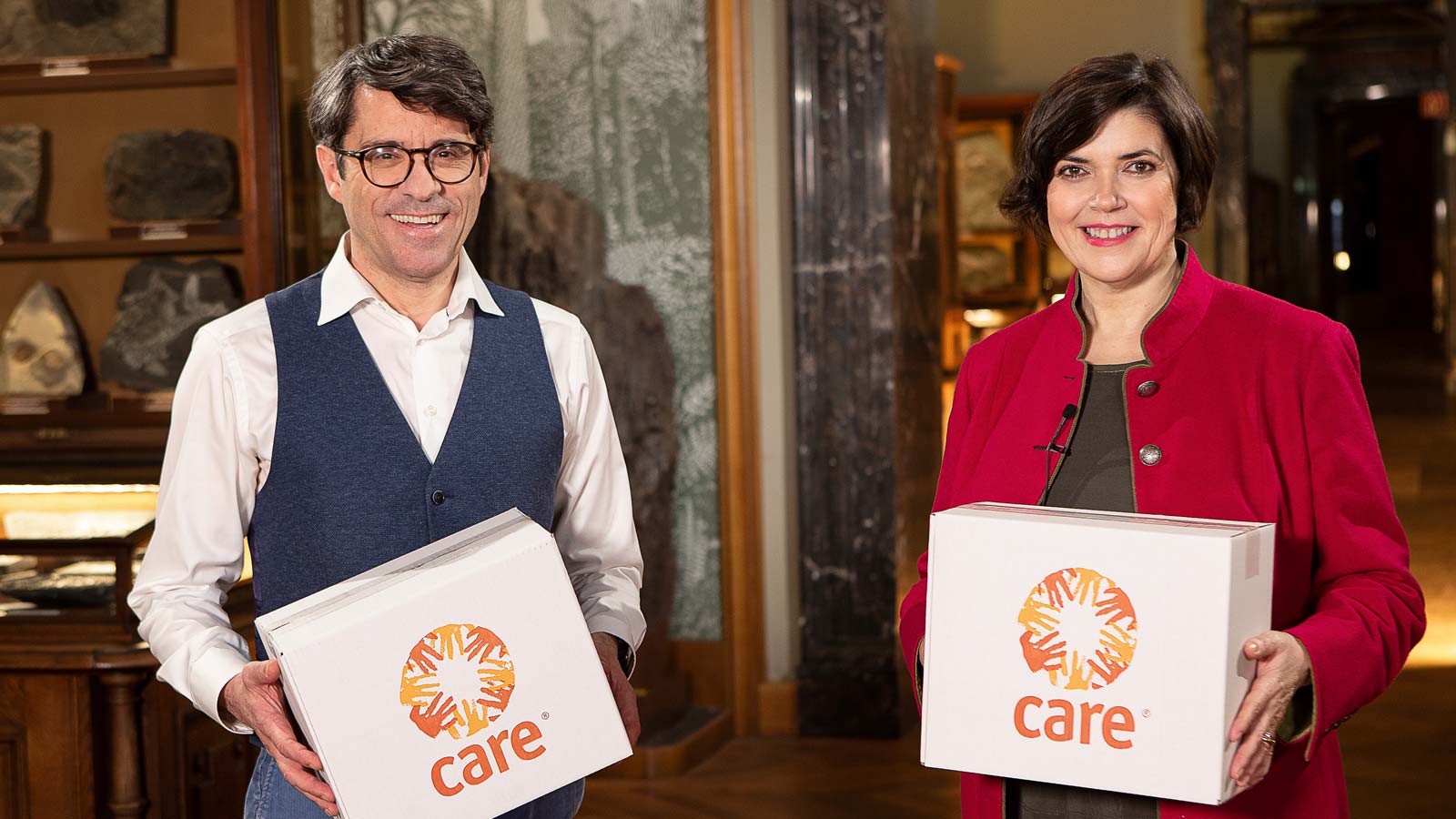 Meteorologe Andreas Jäger und CARE-Österreich-GF Andrea Barschdorf-Hager ©CARE